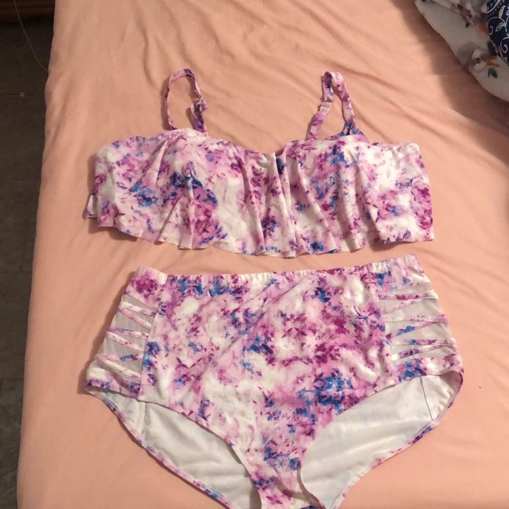 Torrid Tie-Dye Wireless Bikini w/ Mesh Size 4